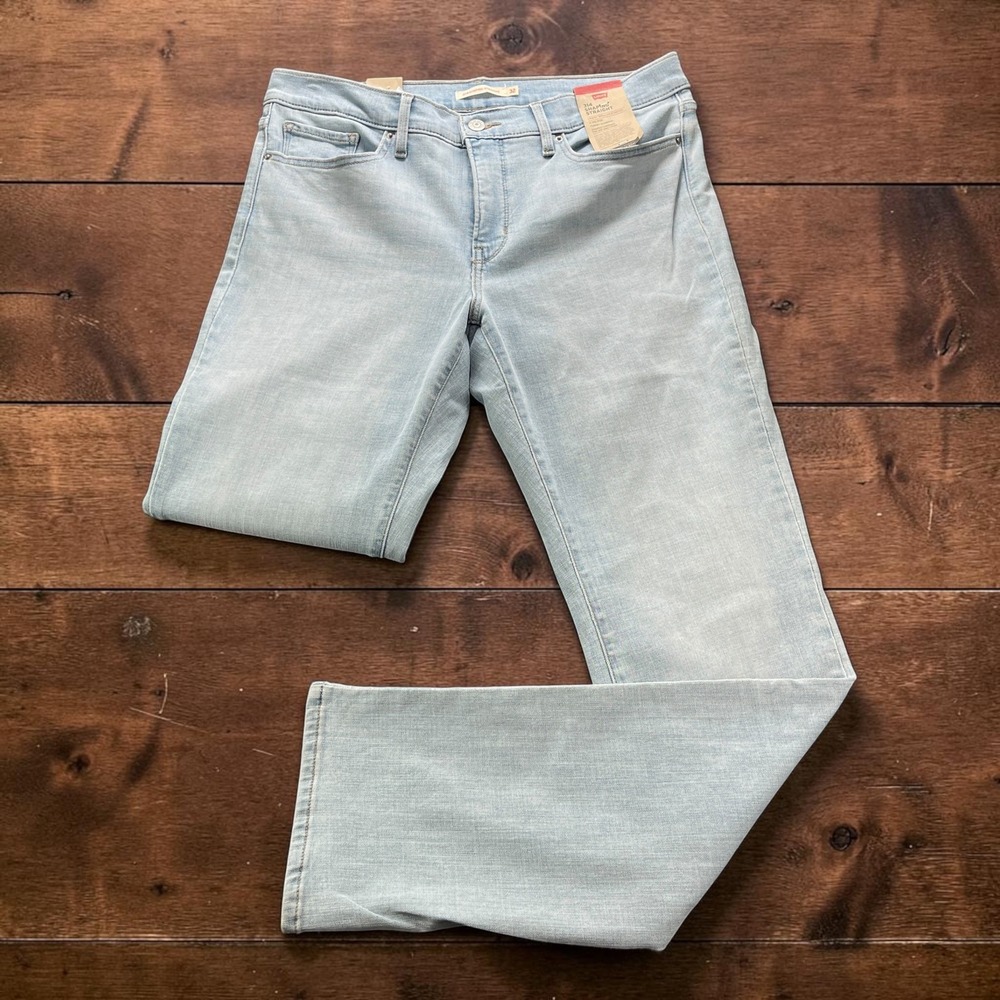 NEW Levis 314 Shaping Straight Jeans Womens 32 Light Wash Waterless Stretch Blue